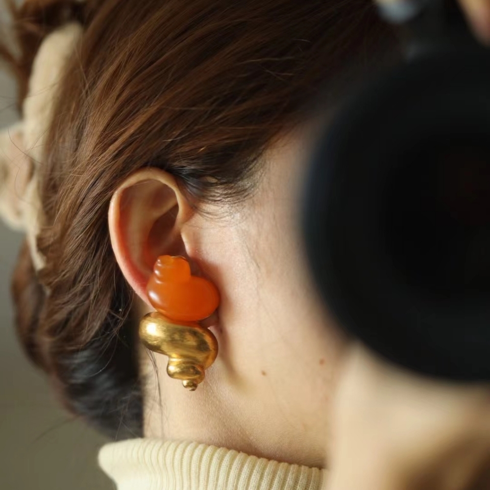 vintage Christian Dior. The Iconic Conch Earrings designed by Robert Goossens. - Picture 8 of 9
